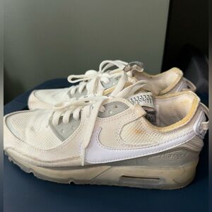 Nike Air Max in White and Gray